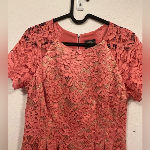 Vince Camuto Lace Dress - Picture 6 of 16